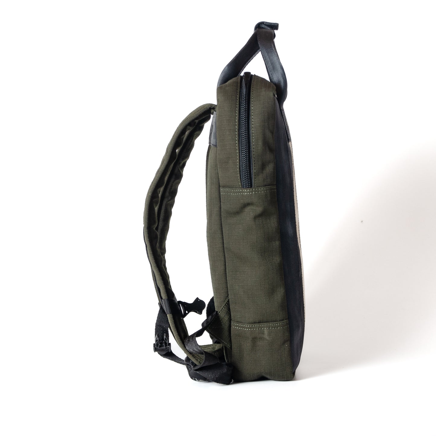 Arrive Backpack In White/Blu Cargo & Other Belts With Og Canvas
