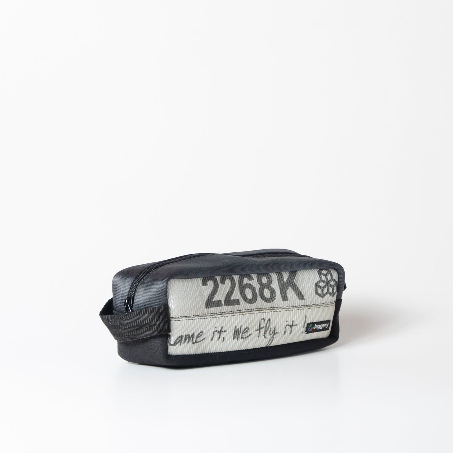 Dopp Kit In White/Black Cargo & Others