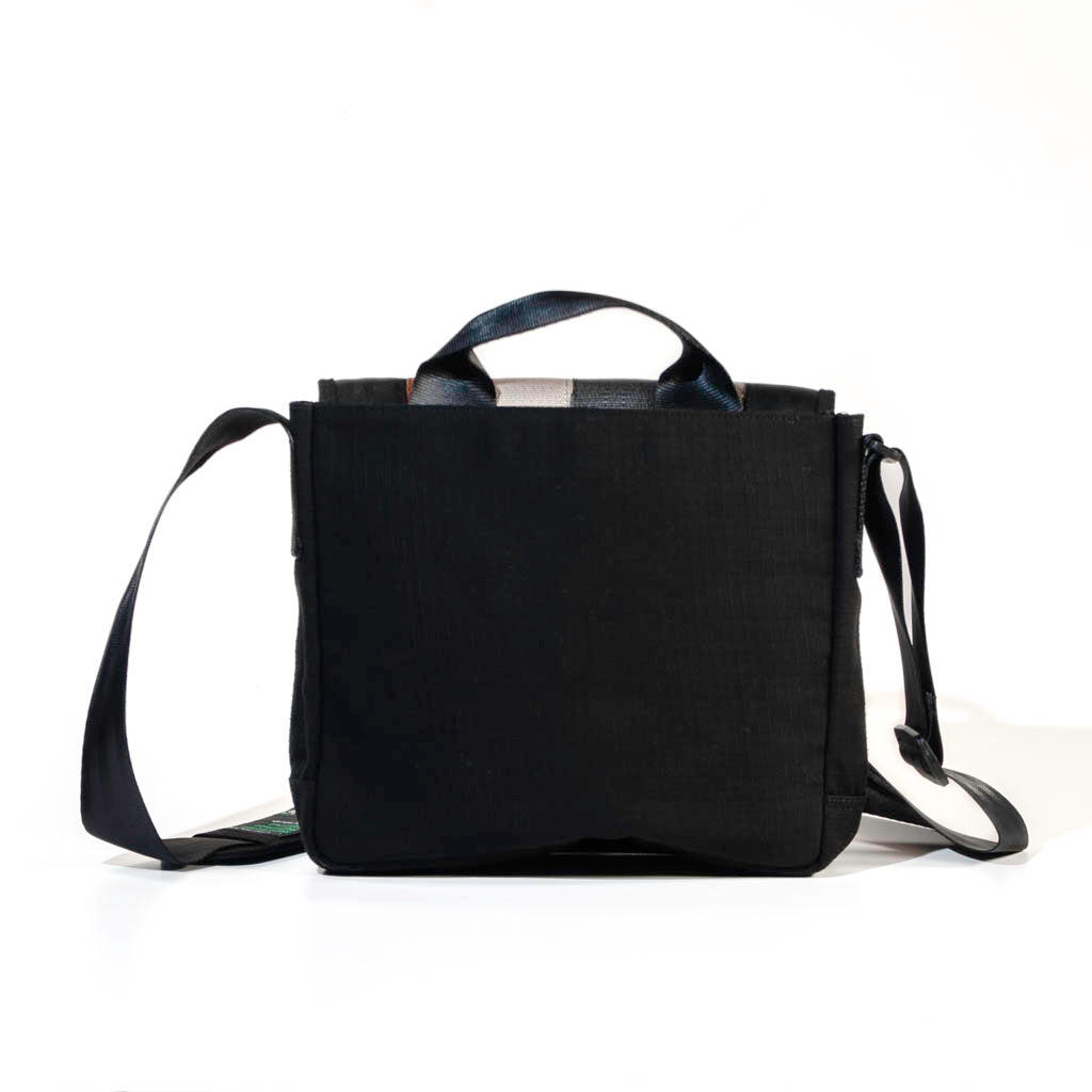 Cafè Sacthel In British Cargo & Others With Black Canvas