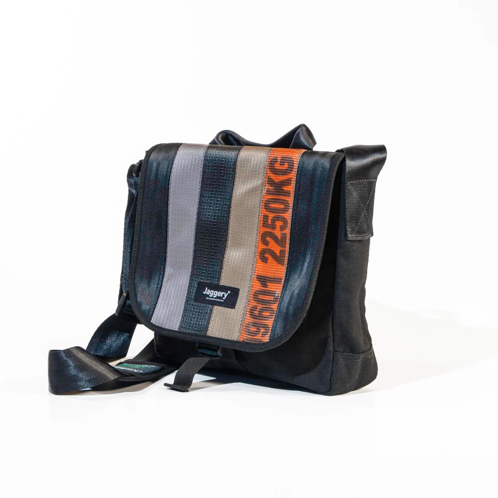 Cafè Sacthel In British Cargo & Others With Black Canvas