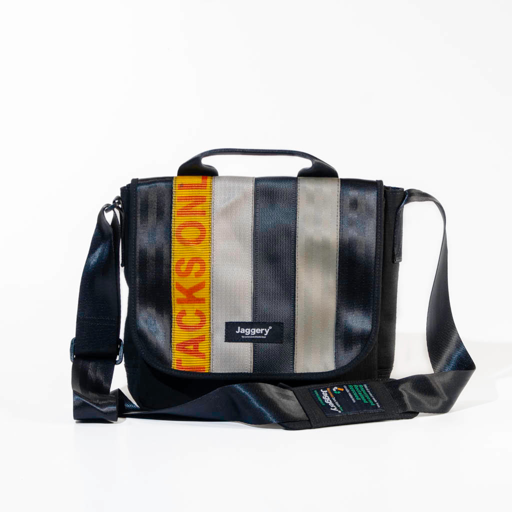 Cafè Sacthel In Dhl Cargo & Others With Black Canvas