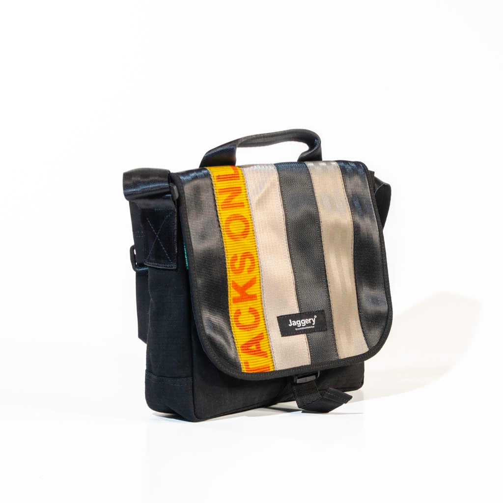 Cafè Sacthel In Dhl Cargo & Others With Black Canvas