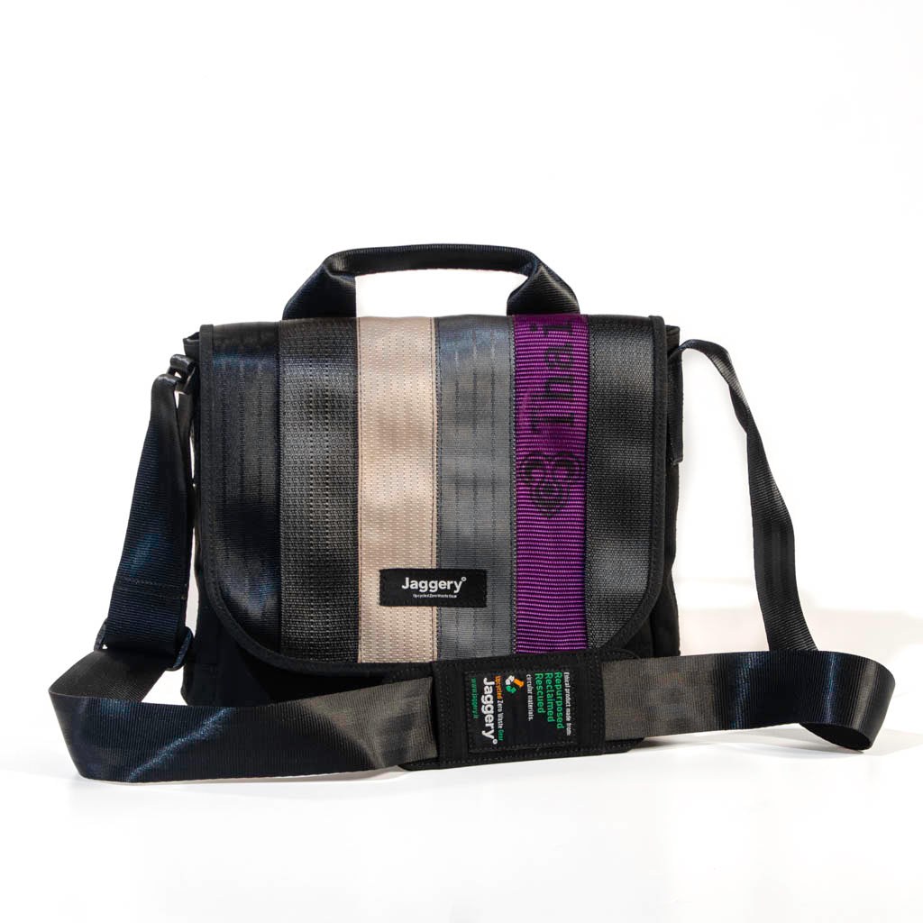 Cafè Sacthel In Thai Cargo & Others With Black Canvas