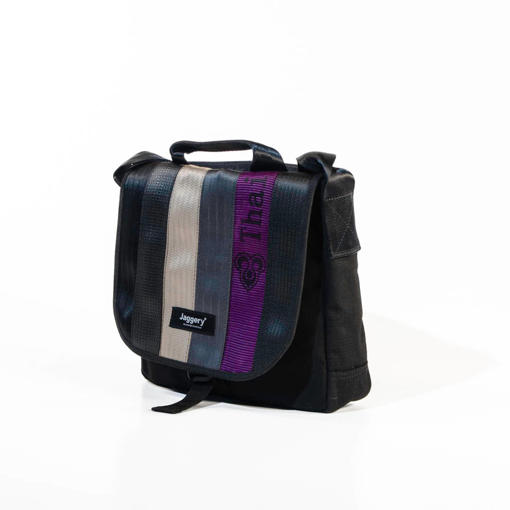 Cafè Sacthel In Thai Cargo & Others With Black Canvas