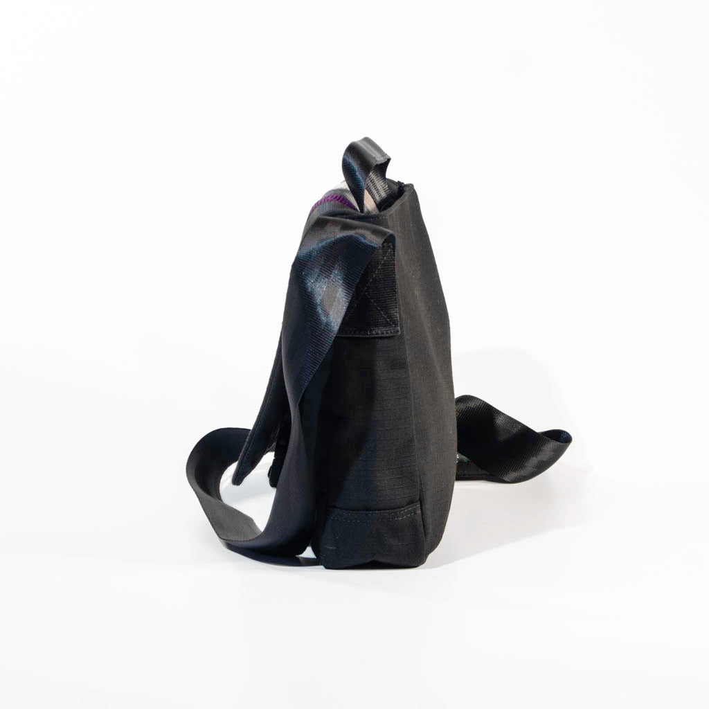 Cafè Sacthel In Thai Cargo & Others With Black Canvas