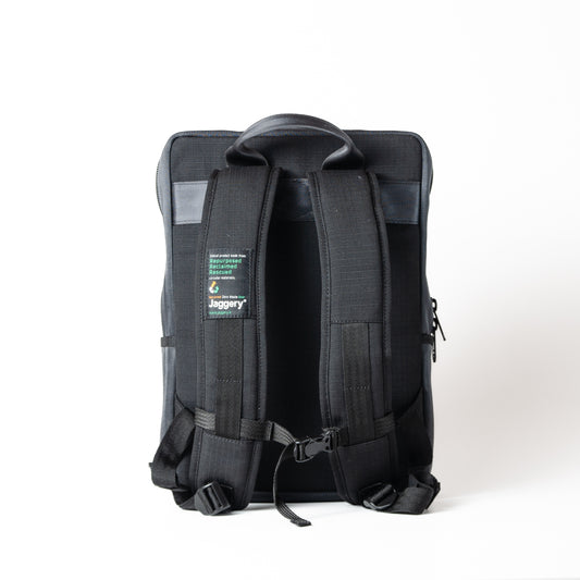 Frontpack In All Black Seat Belts