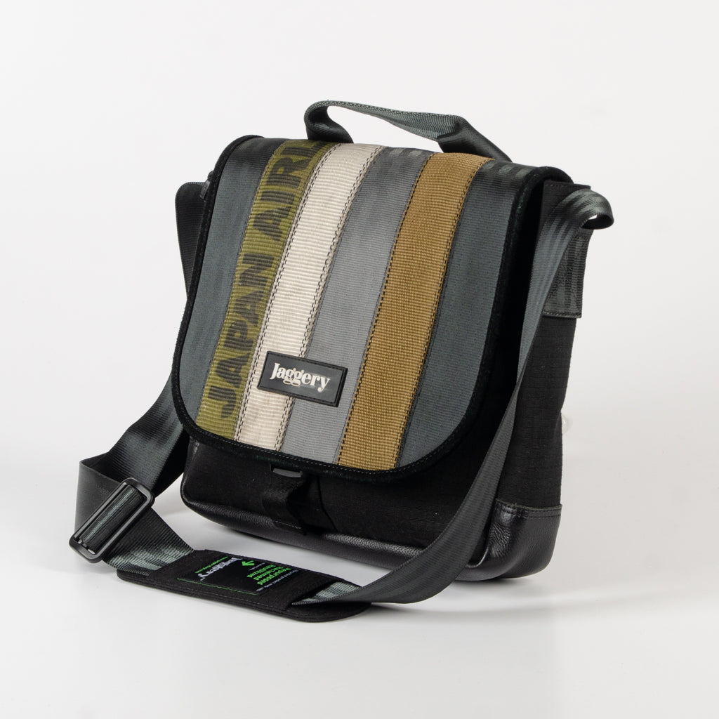 Cafe Sacthel In Olive Green Cargo & Others With Black Canvas