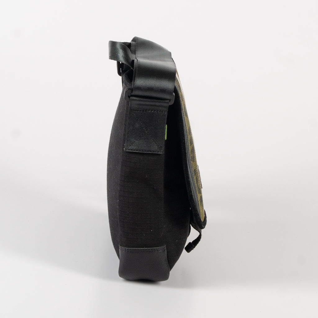 Cafe Sacthel In Olive Green Cargo & Others With Black Canvas