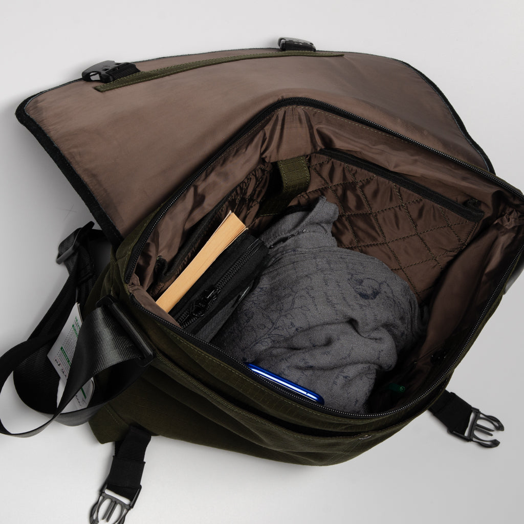 Doer's Messenger In Black Seat Belts And Green Canvas