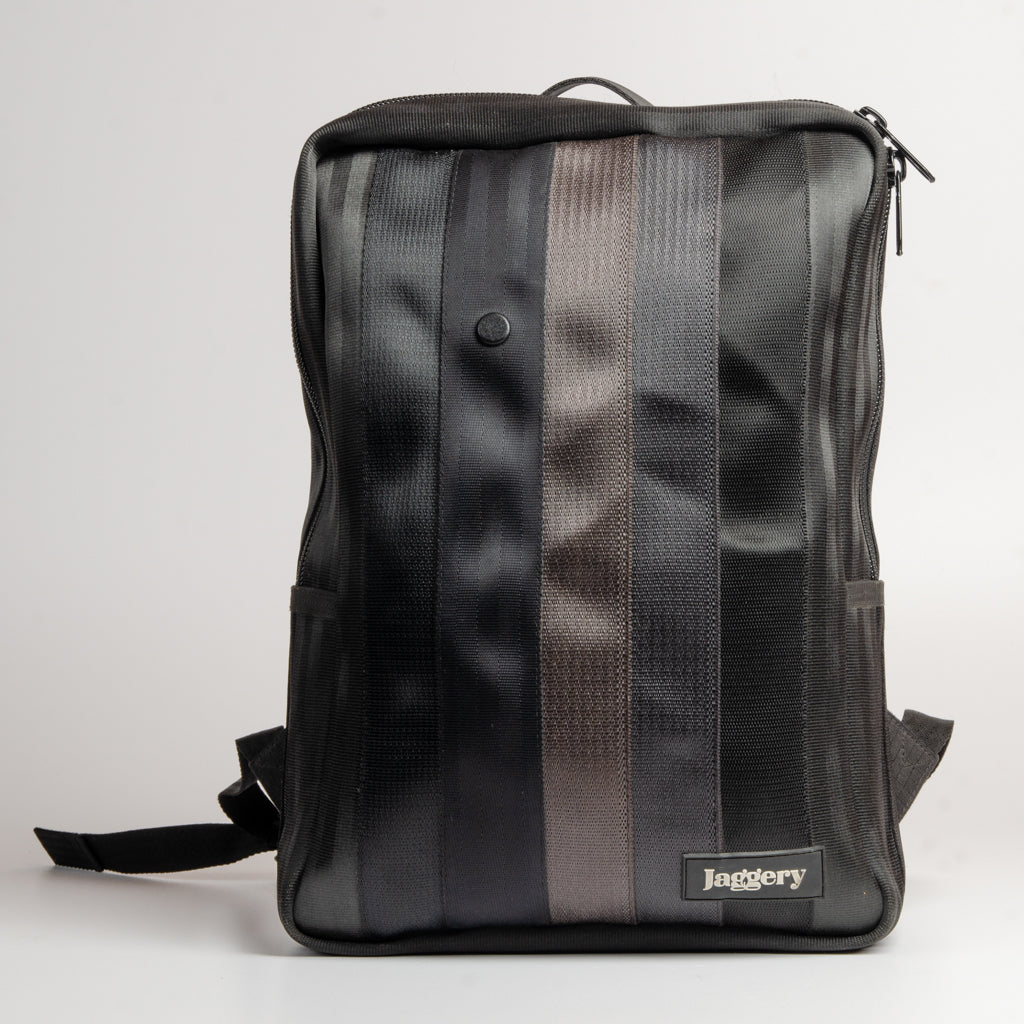 Frontpack In All Black Seat Belts