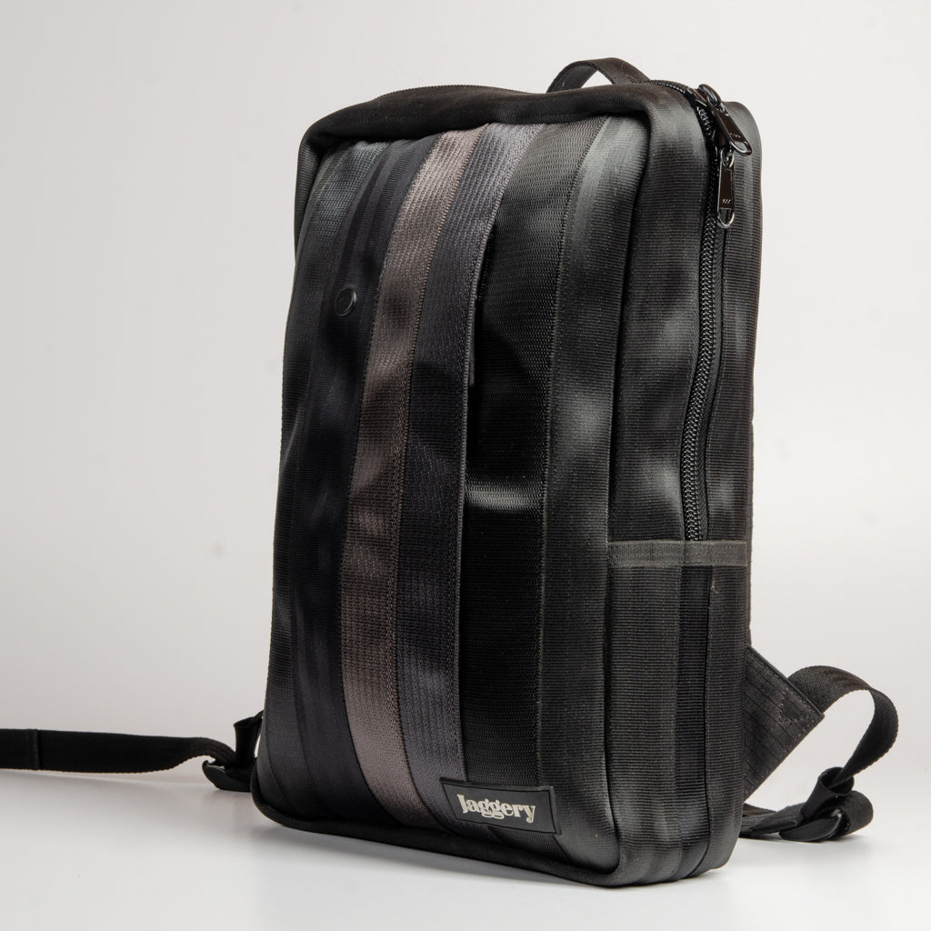 Frontpack In All Black Seat Belts