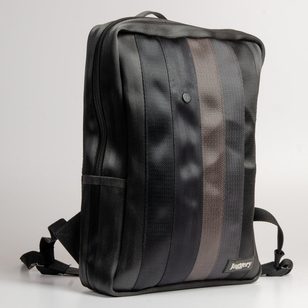 Frontpack In All Black Seat Belts