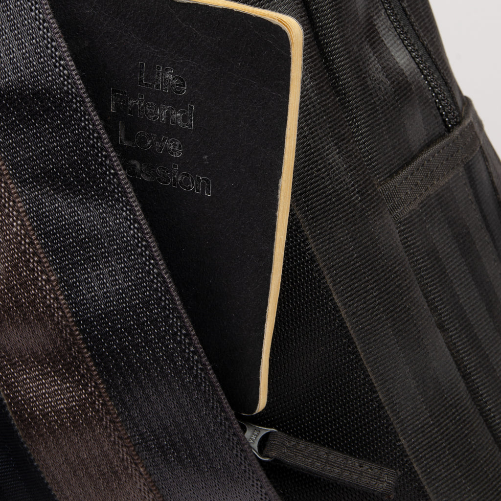 Frontpack In All Black Seat Belts