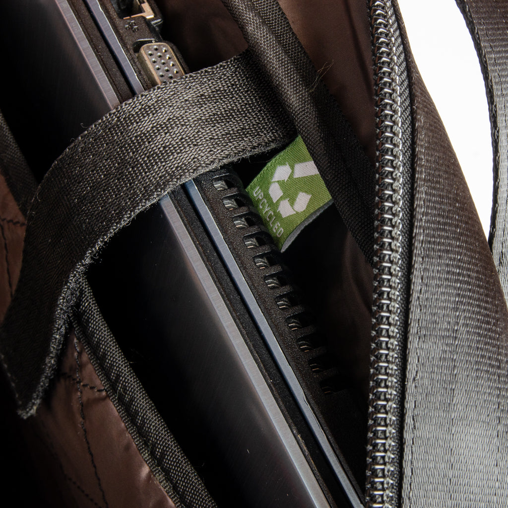 Frontpack In All Black Seat Belts