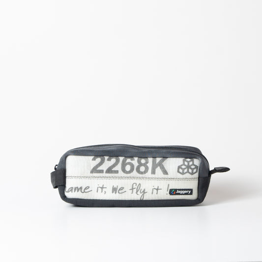 Dopp Kit In White/Black Cargo & Others