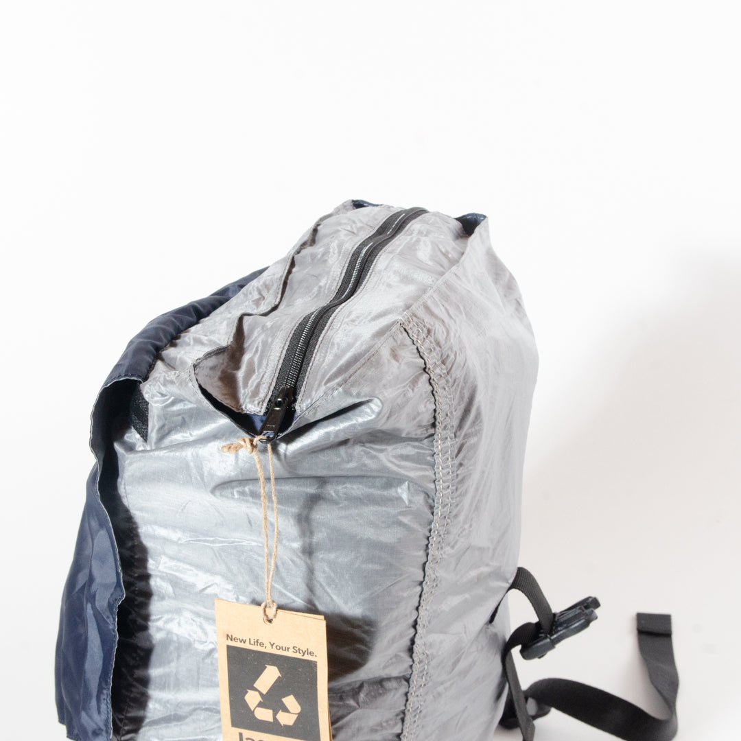 Gravity Bag With Parachute And Black Seat Belts
